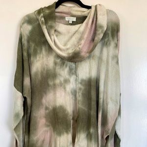 Status green tie dye cowel neck sweater Size M